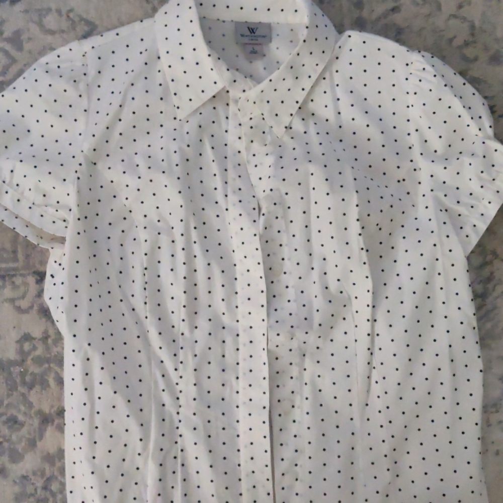Worthington stretch fabric black and white polka dot short sleeve blouse